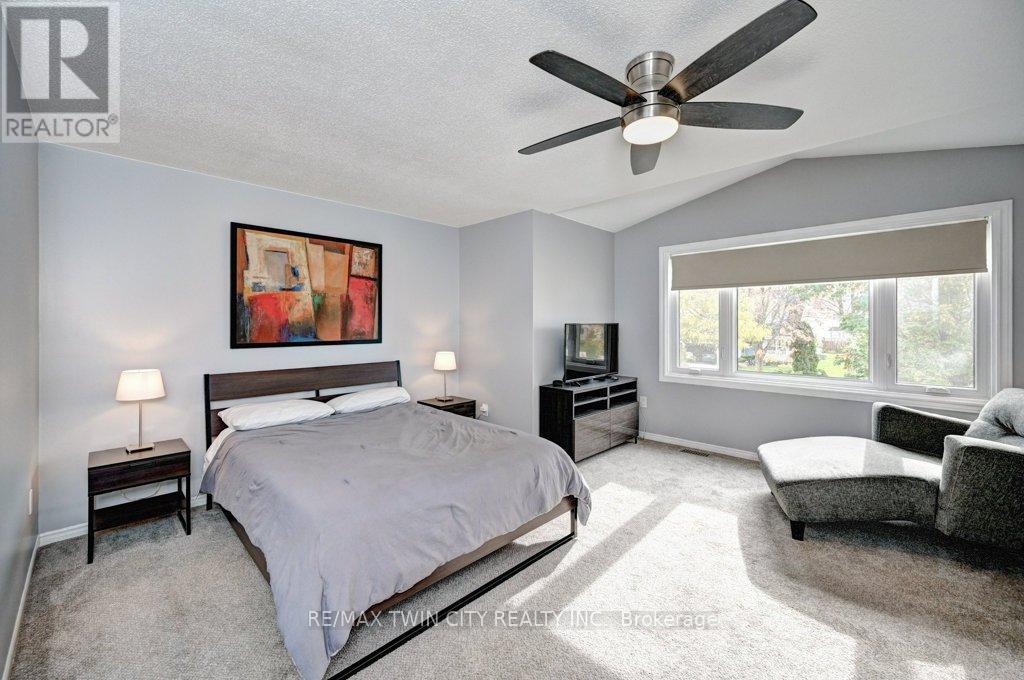347 Bushview Crescent, Waterloo, Ontario  N2V 2A6 - Photo 22 - X12483216
