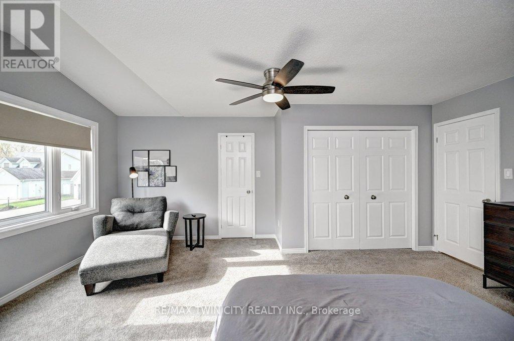 347 Bushview Crescent, Waterloo, Ontario  N2V 2A6 - Photo 25 - X12483216