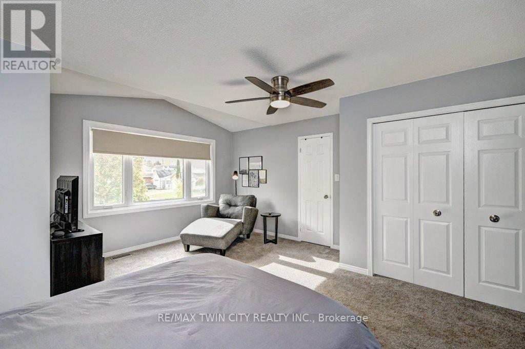 347 Bushview Crescent, Waterloo, Ontario  N2V 2A6 - Photo 27 - X12483216