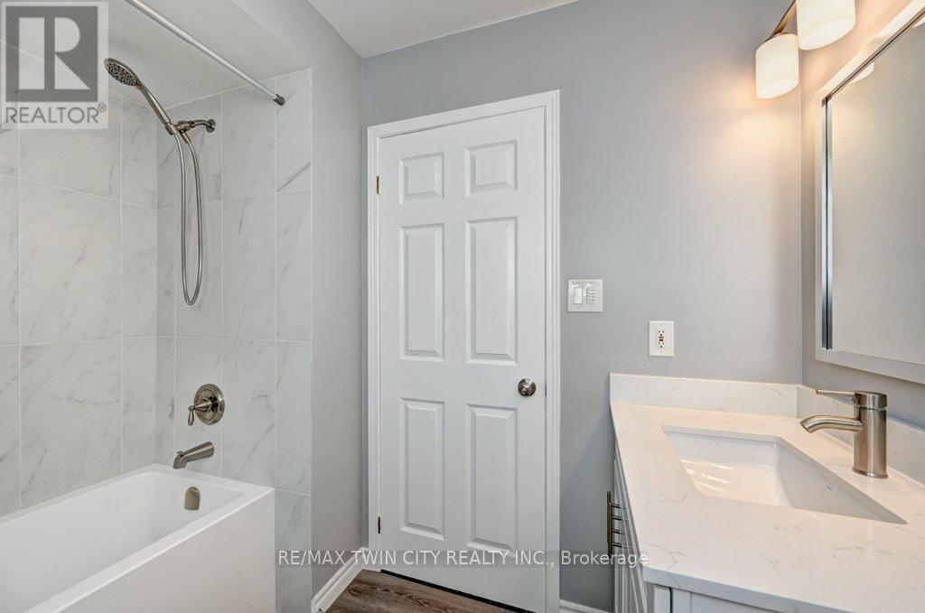 347 Bushview Crescent, Waterloo, Ontario  N2V 2A6 - Photo 28 - X12483216