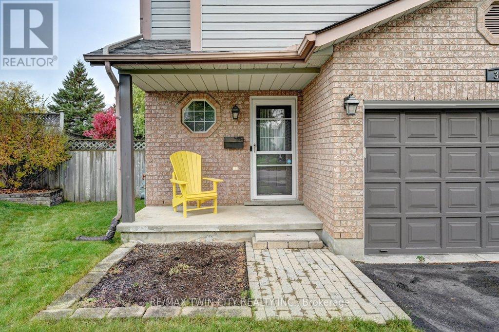 347 Bushview Crescent, Waterloo, Ontario  N2V 2A6 - Photo 3 - X12483216