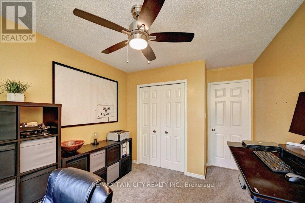 347 Bushview Crescent, Waterloo, Ontario  N2V 2A6 - Photo 31 - X12483216