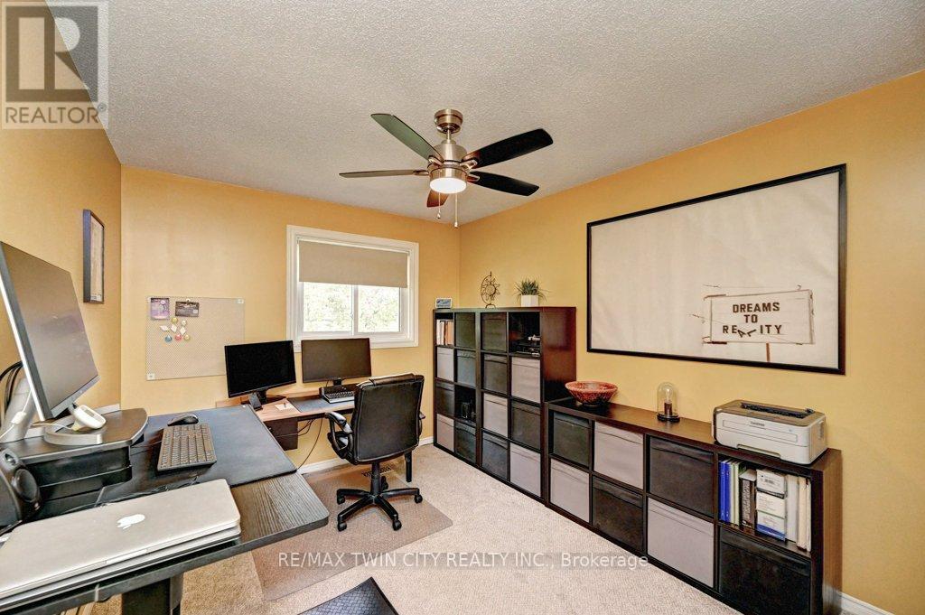 347 Bushview Crescent, Waterloo, Ontario  N2V 2A6 - Photo 32 - X12483216