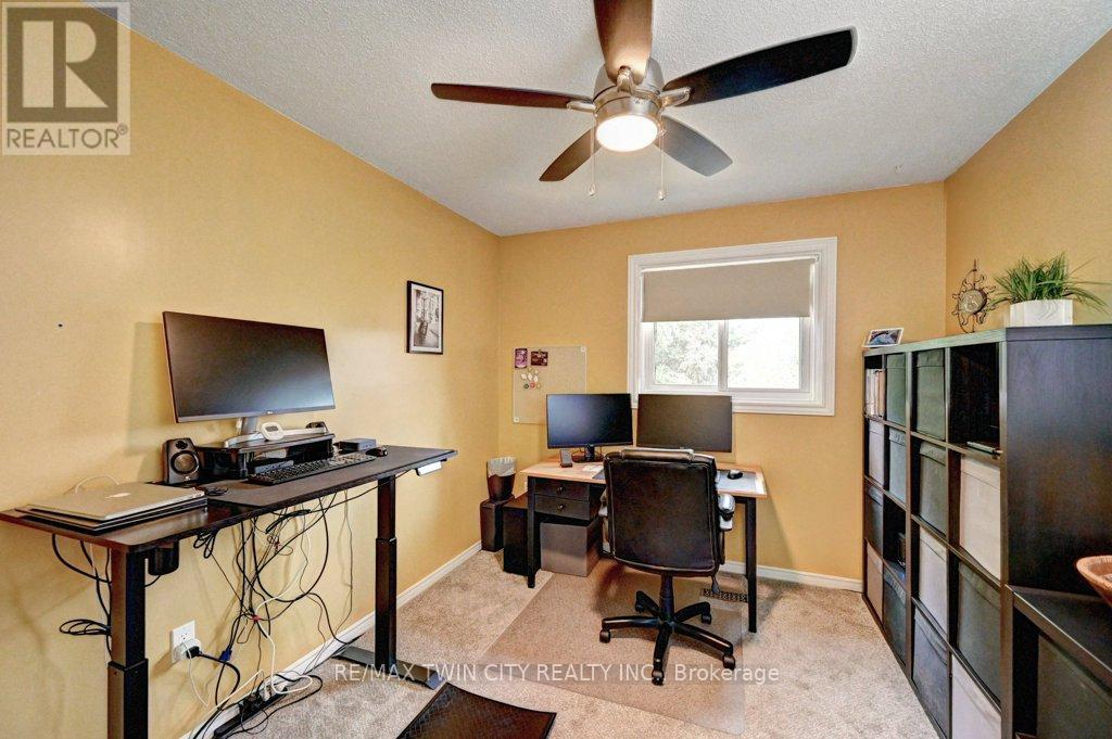 347 Bushview Crescent, Waterloo, Ontario  N2V 2A6 - Photo 33 - X12483216