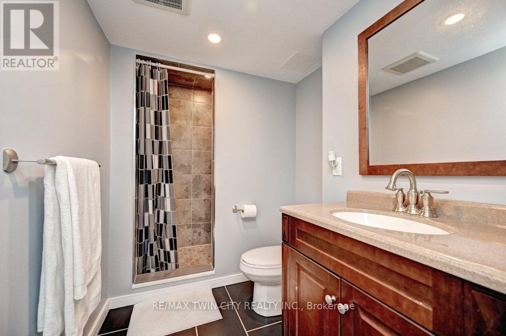 347 Bushview Crescent, Waterloo, Ontario  N2V 2A6 - Photo 37 - X12483216