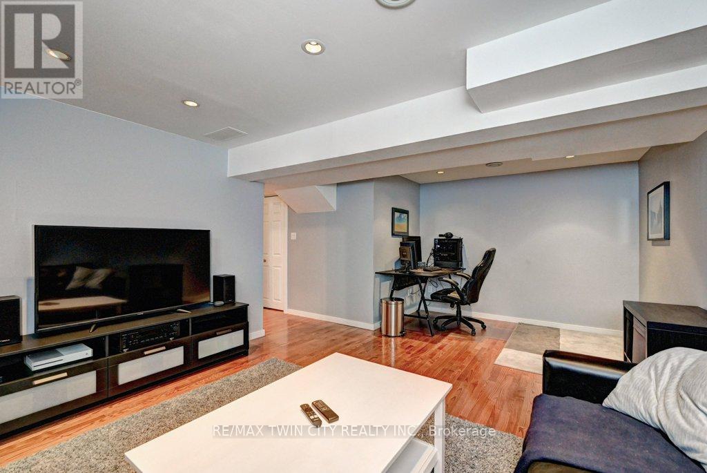 347 Bushview Crescent, Waterloo, Ontario  N2V 2A6 - Photo 38 - X12483216