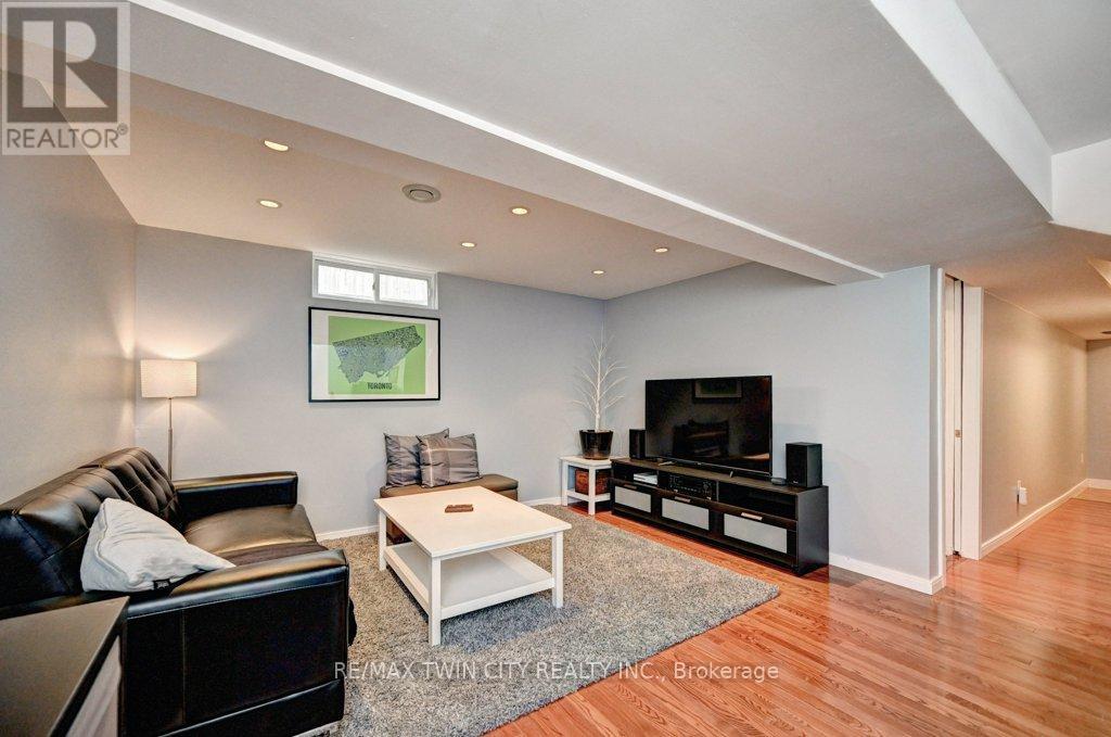 347 Bushview Crescent, Waterloo, Ontario  N2V 2A6 - Photo 40 - X12483216