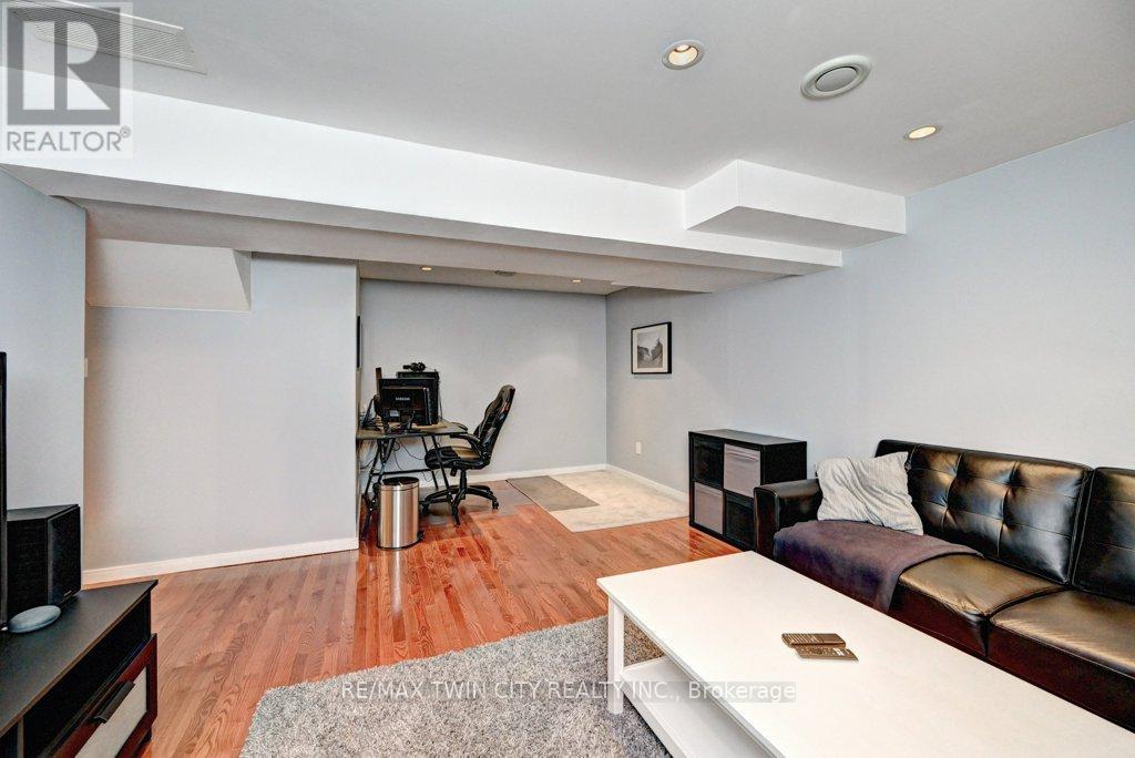 347 Bushview Crescent, Waterloo, Ontario  N2V 2A6 - Photo 41 - X12483216