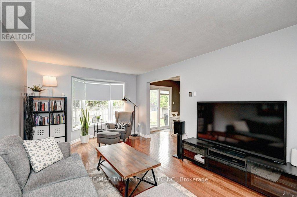 347 Bushview Crescent, Waterloo, Ontario  N2V 2A6 - Photo 9 - X12483216