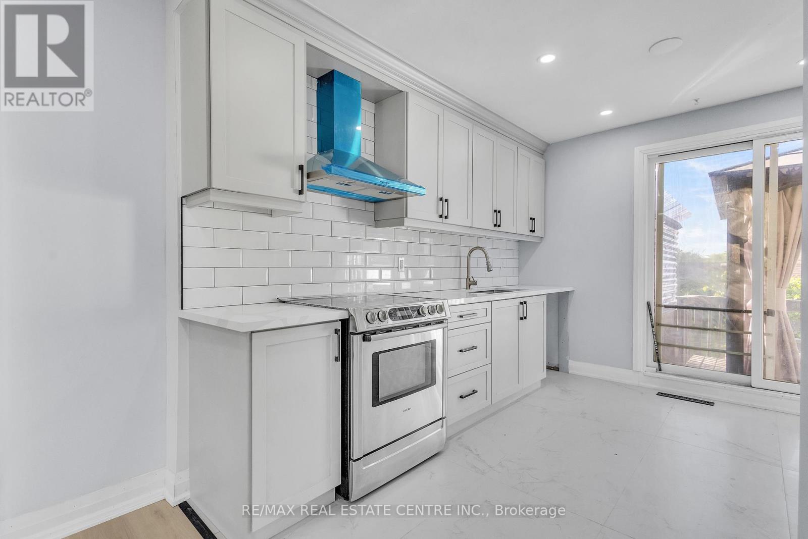 84 Avalon Place, Kitchener, Ontario  N2M 4N7 - Photo 12 - X12483227