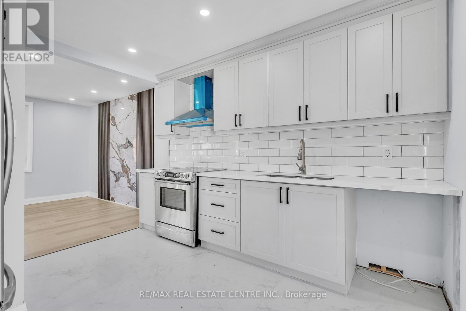 84 Avalon Place, Kitchener, Ontario  N2M 4N7 - Photo 13 - X12483227