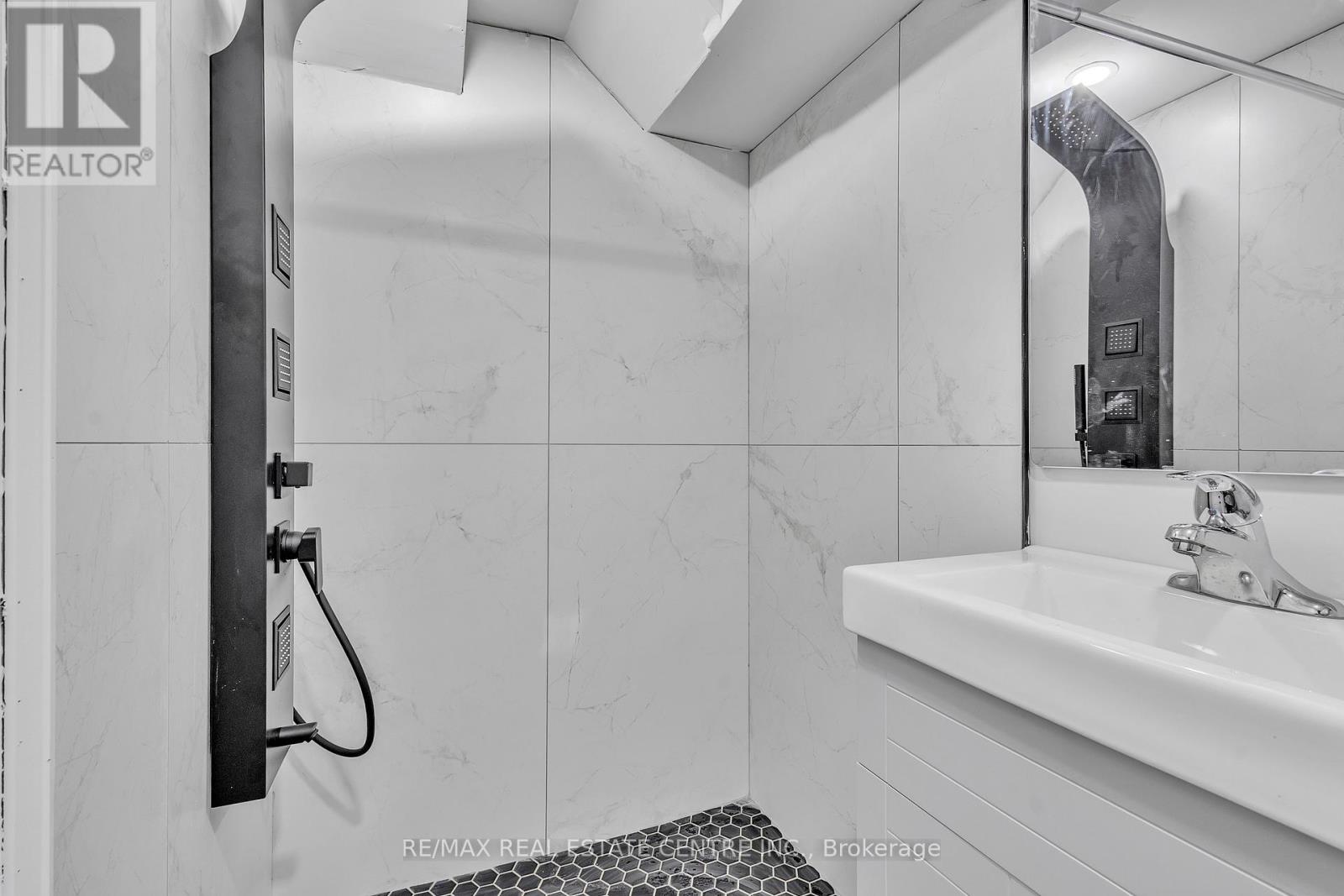 84 Avalon Place, Kitchener, Ontario  N2M 4N7 - Photo 30 - X12483227