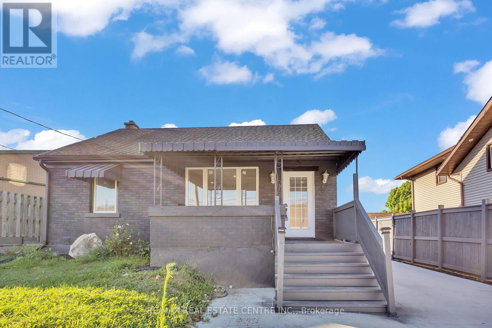 84 Avalon Place, Kitchener, Ontario  N2M 4N7 - Photo 4 - X12483227