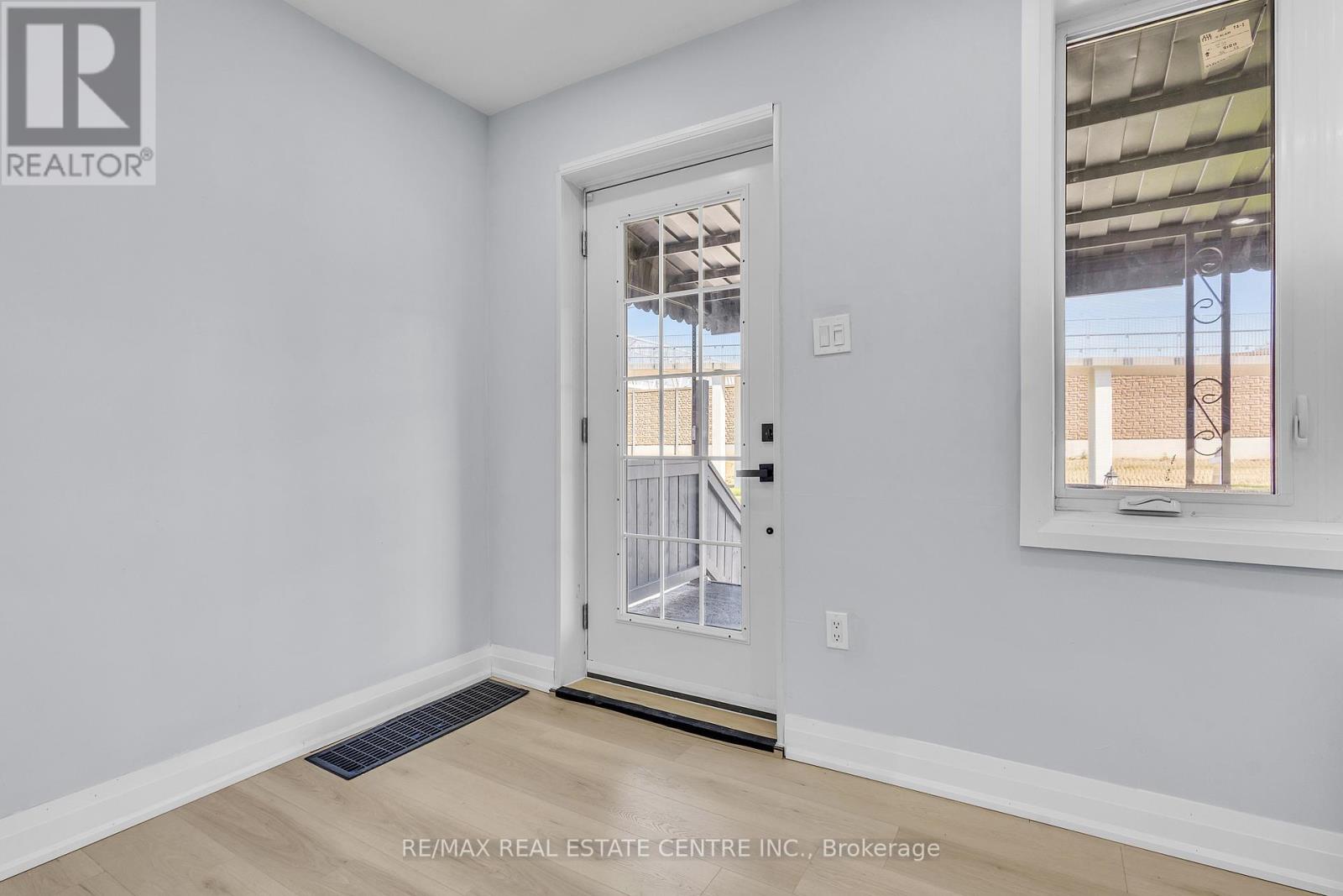 84 Avalon Place, Kitchener, Ontario  N2M 4N7 - Photo 6 - X12483227