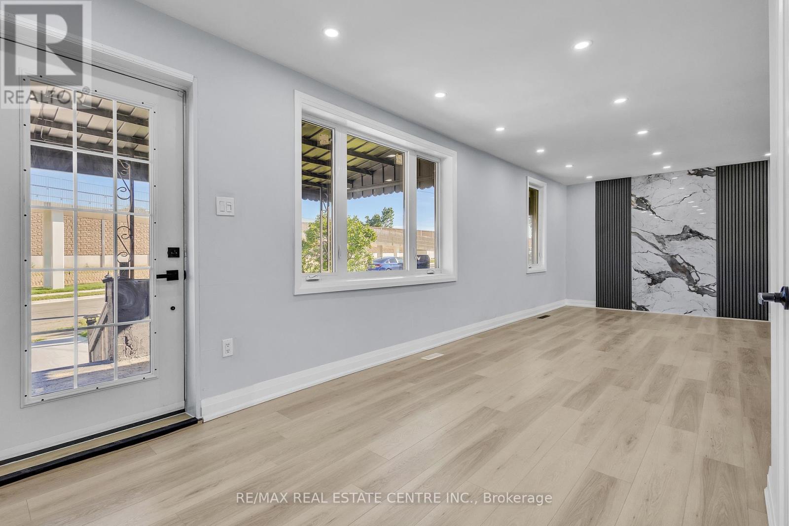 84 Avalon Place, Kitchener, Ontario  N2M 4N7 - Photo 7 - X12483227