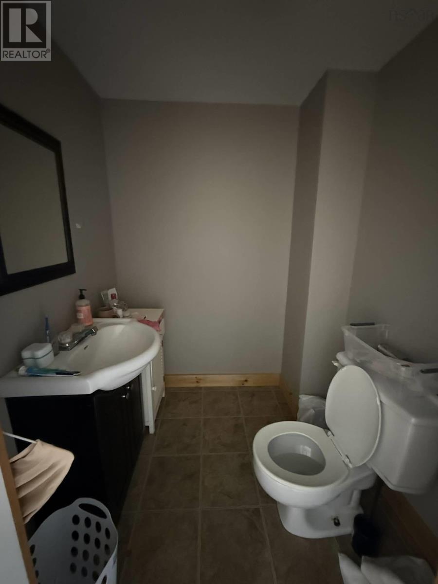 27 Starrs Road, Yarmouth, Nova Scotia  B5A 2S9 - Photo 7 - 202526654