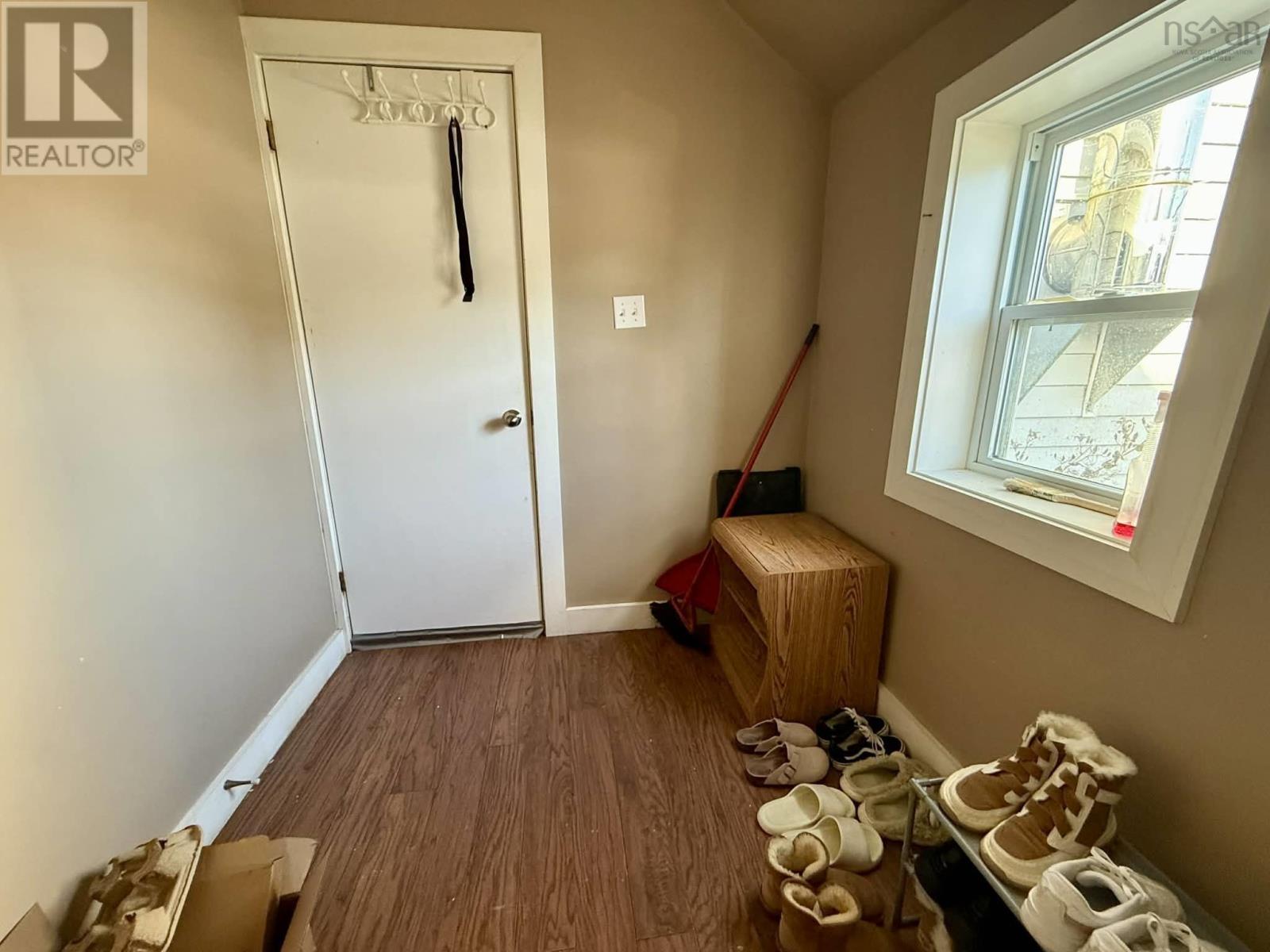 27 Starrs Road, Yarmouth, Nova Scotia  B5A 2S9 - Photo 6 - 202526654