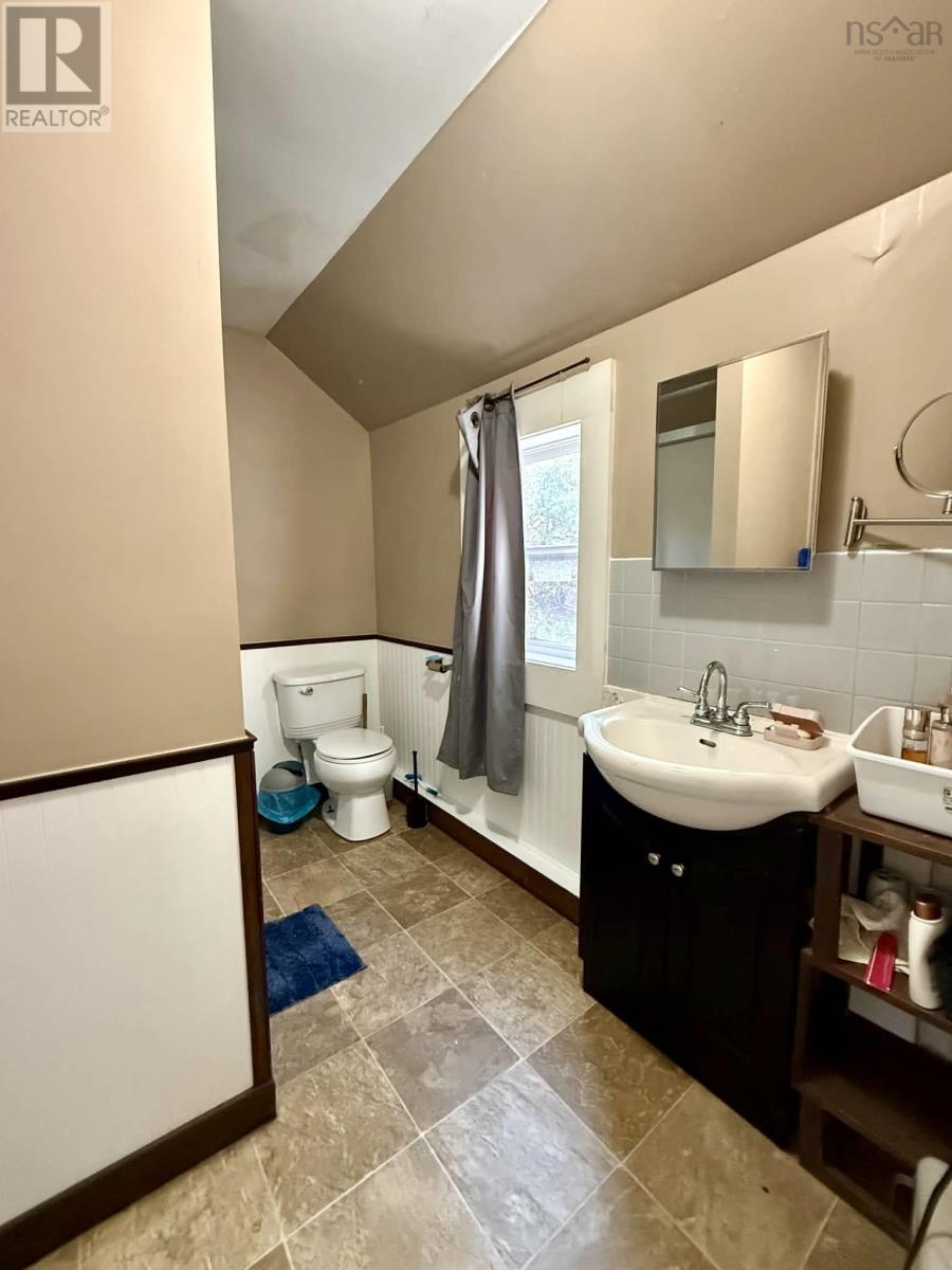 27 Starrs Road, Yarmouth, Nova Scotia  B5A 2S9 - Photo 15 - 202526654