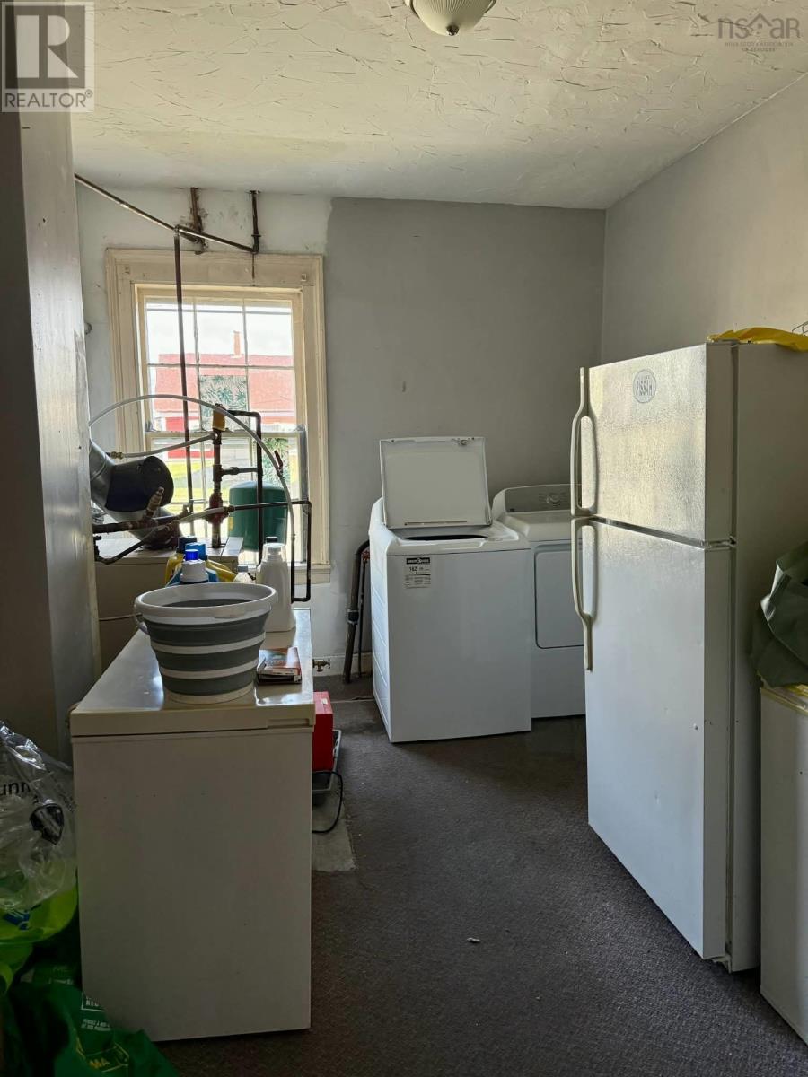 27 Starrs Road, Yarmouth, Nova Scotia  B5A 2S9 - Photo 5 - 202526654