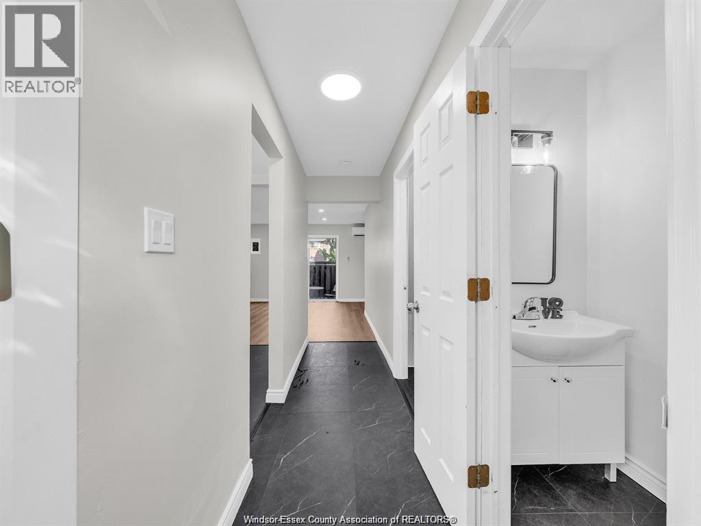 3073 Meadowbrook Lane Unit# 10, Windsor, Ontario  N8T 3C5 - Photo 5 - 25027207