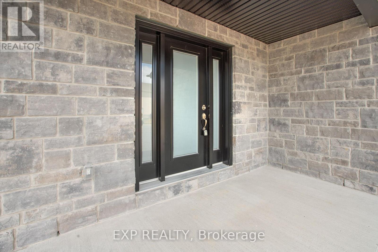 75 Chateauguay Street, Russell, Ontario  K0A 2M0 - Photo 12 - X12272213