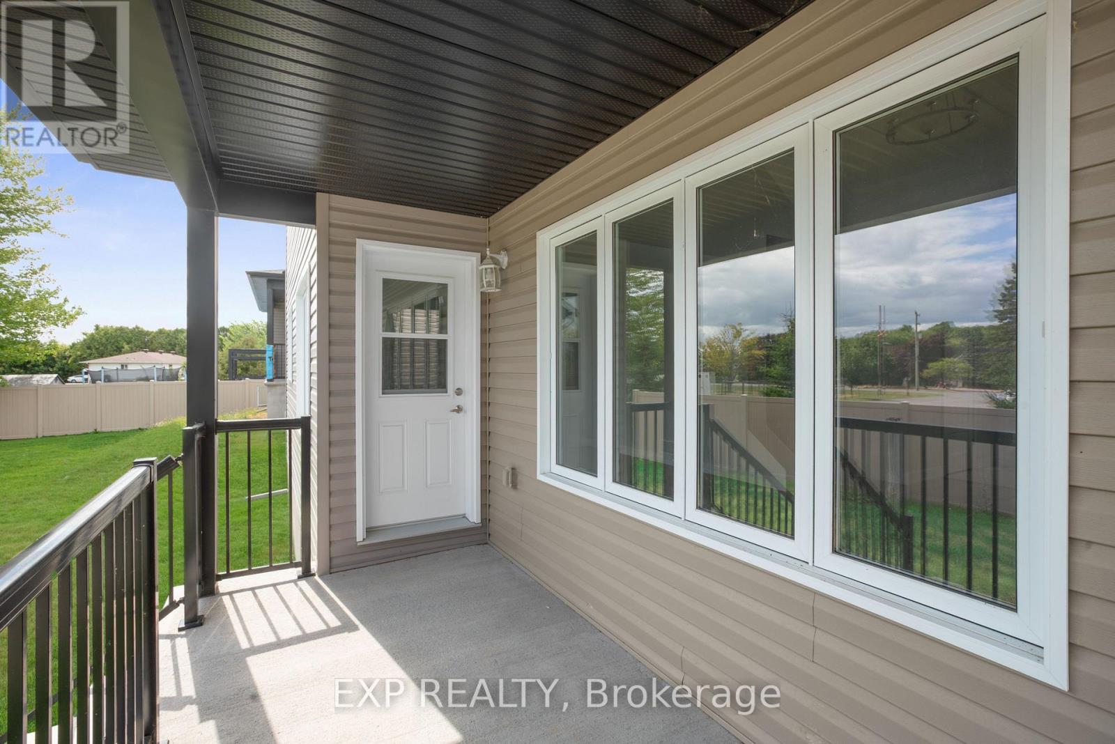 75 Chateauguay Street, Russell, Ontario  K0A 2M0 - Photo 11 - X12272213