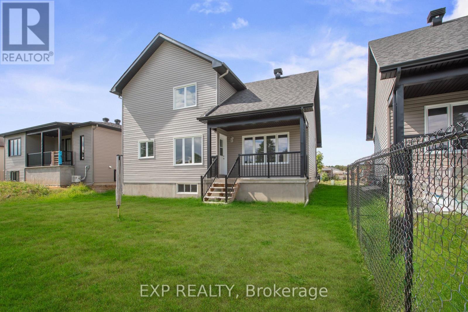 75 Chateauguay Street, Russell, Ontario  K0A 2M0 - Photo 9 - X12272213
