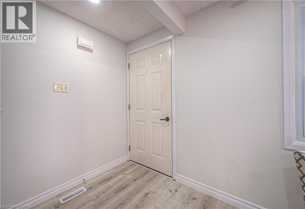 66 Harvest Court, Kitchener, Ontario  N2P 1T3 - Photo 4 - 40781286