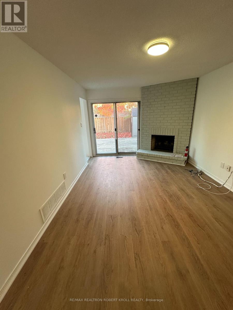 27 Thornbury Circle, Vaughan (Crestwood-Springfarm-Yorkhill), Ontario  L4J 5C1 - Photo 5 - N12476506