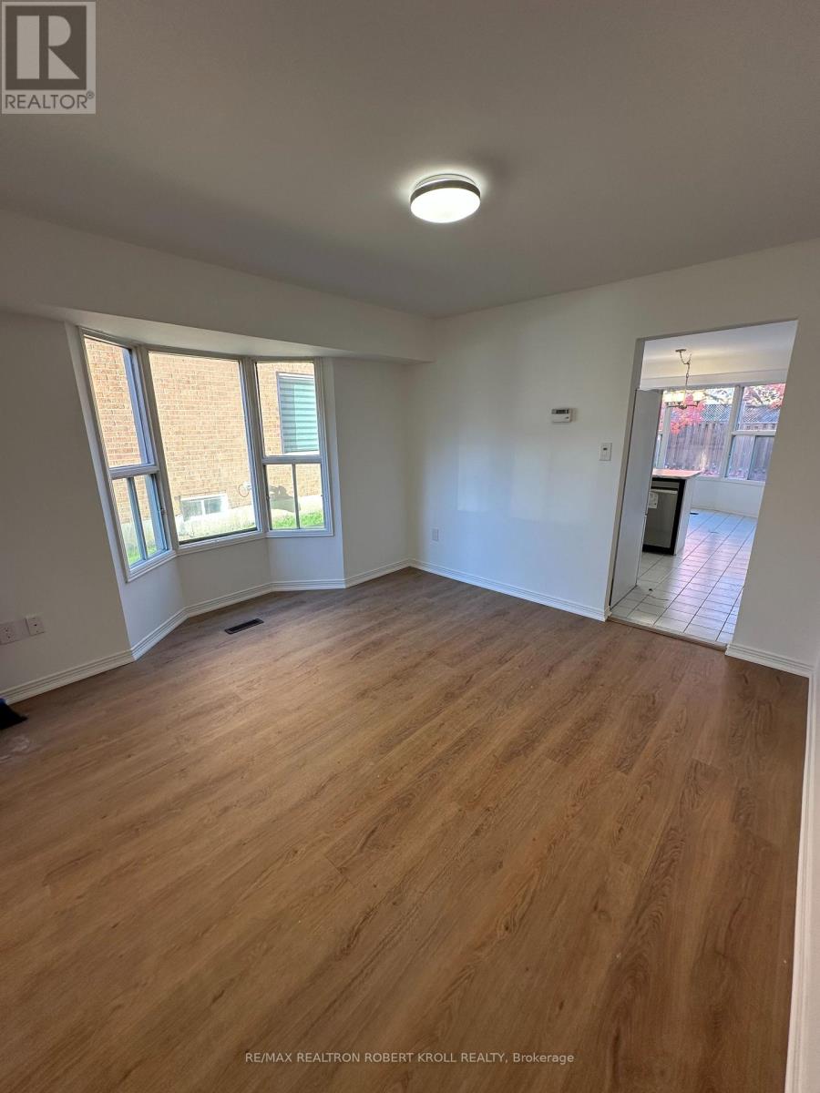 27 Thornbury Circle, Vaughan (Crestwood-Springfarm-Yorkhill), Ontario  L4J 5C1 - Photo 2 - N12476506