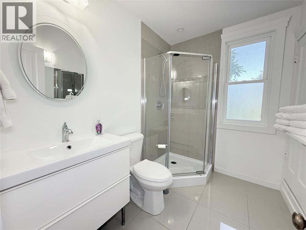 204 London Road, Sarnia, Ontario N7T 4V5 - Photo 12 - 25024217