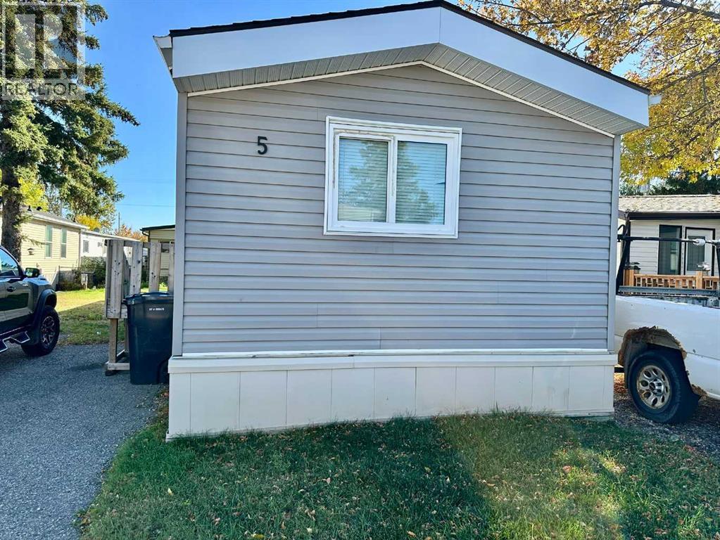 5, 5301 2 Street, Coalhurst, Alberta