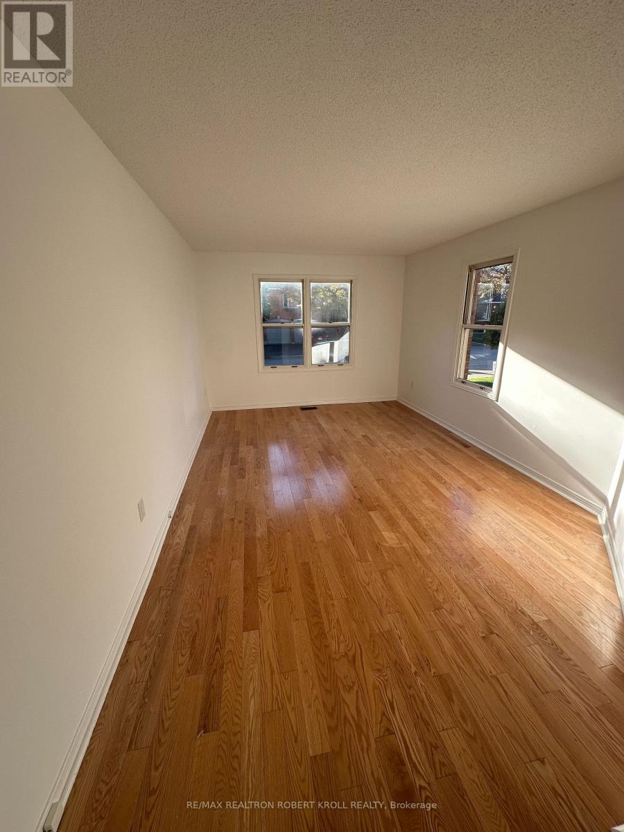 27 Thornbury Circle, Vaughan (Crestwood-Springfarm-Yorkhill), Ontario  L4J 5C1 - Photo 6 - N12476506