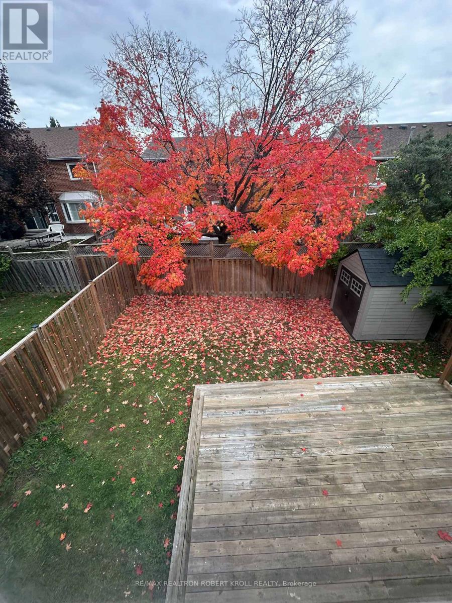 27 Thornbury Circle, Vaughan (Crestwood-Springfarm-Yorkhill), Ontario  L4J 5C1 - Photo 7 - N12476506