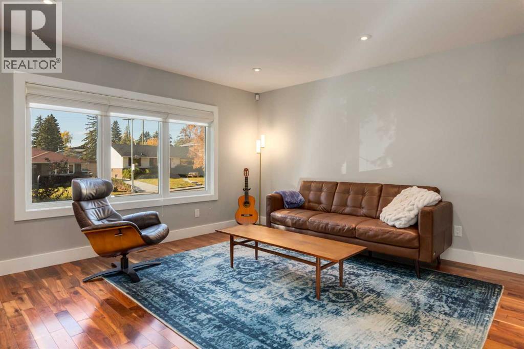 32 Calandar Road Nw, Calgary, Alberta  T2L 0P6 - Photo 3 - A2264826