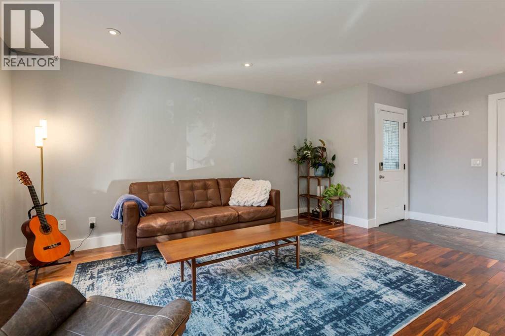 32 Calandar Road Nw, Calgary, Alberta  T2L 0P6 - Photo 5 - A2264826