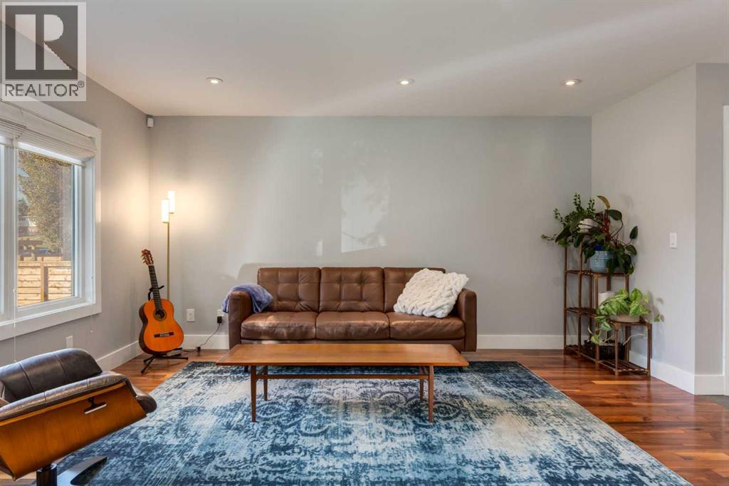 32 Calandar Road Nw, Calgary, Alberta  T2L 0P6 - Photo 4 - A2264826