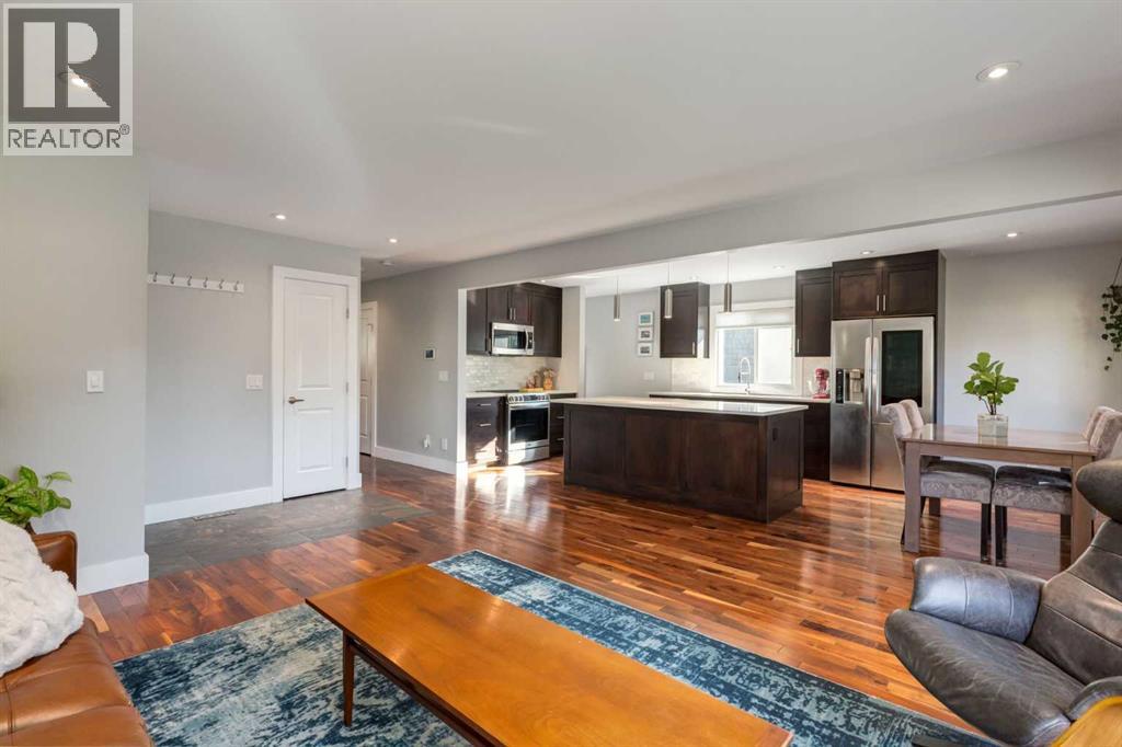 32 Calandar Road Nw, Calgary, Alberta  T2L 0P6 - Photo 8 - A2264826