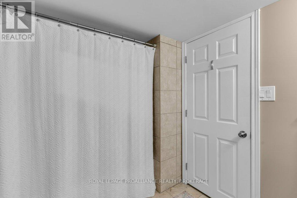 50 Princeton Place, Loyalist (Amherstview), Ontario  K7N 1E6 - Photo 40 - X12483423