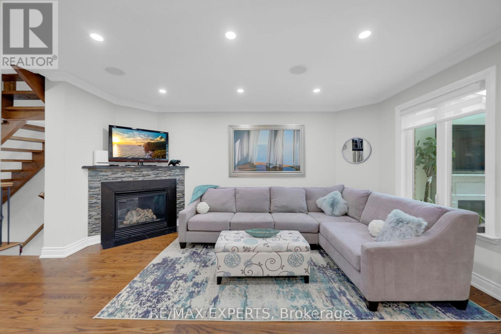 55 Manorwood Court, Caledon, Ontario  L7E 2T2 - Photo 8 - W12417797