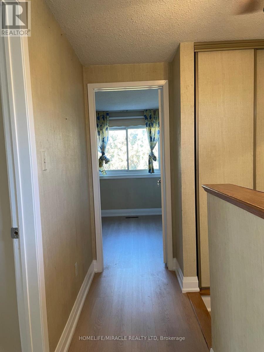 67 Shalom Crescent, Toronto (West Humber-Clairville), Ontario  M9V 4J3 - Photo 15 - W12477341