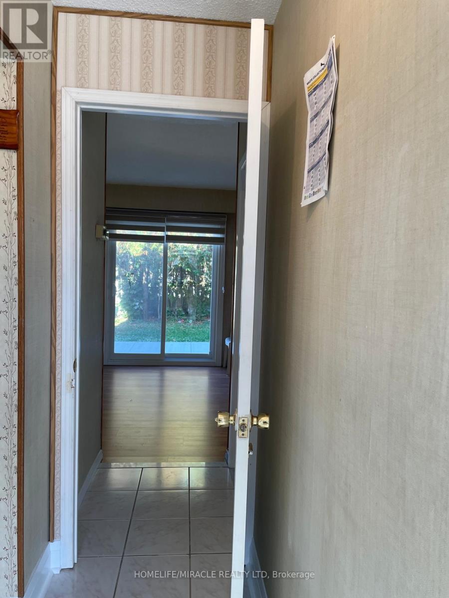 67 Shalom Crescent, Toronto (West Humber-Clairville), Ontario  M9V 4J3 - Photo 39 - W12477341