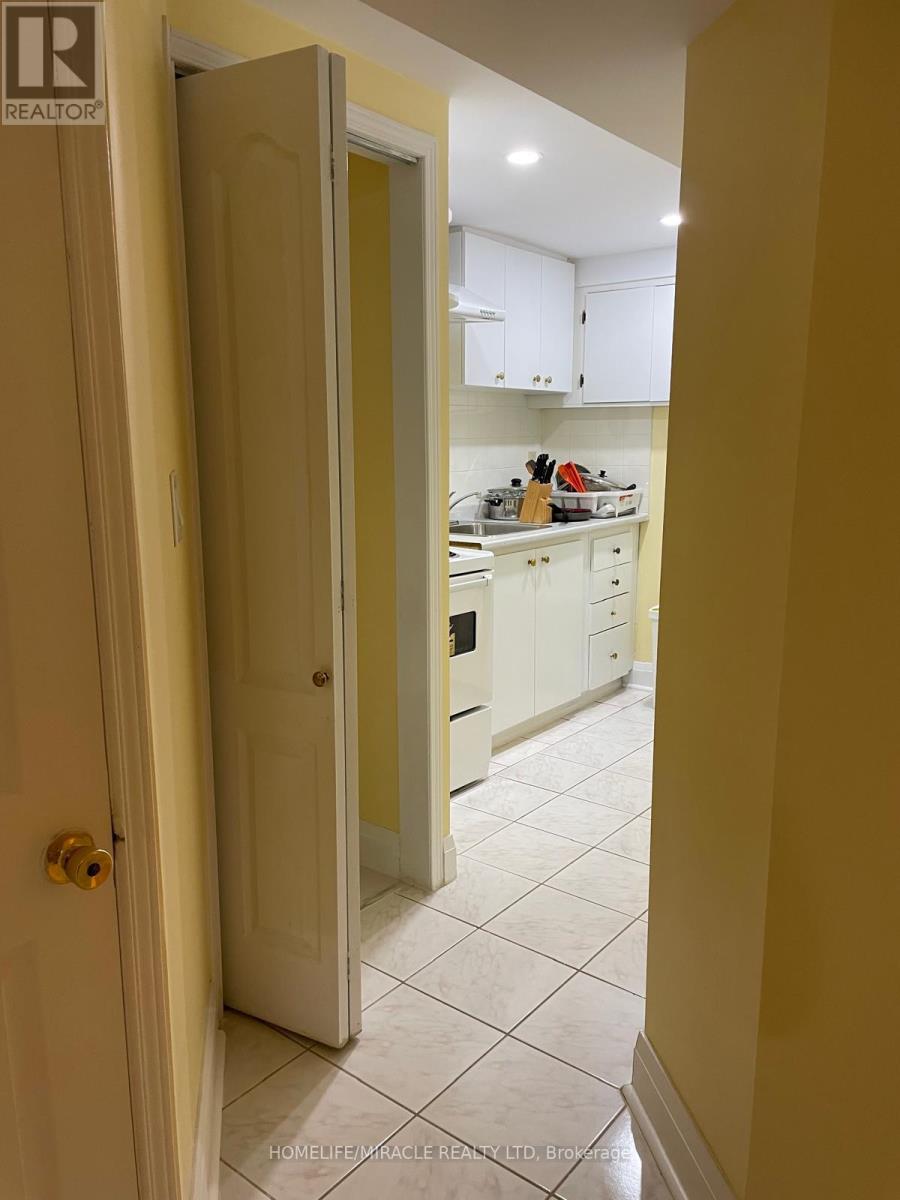 67 Shalom Crescent, Toronto (West Humber-Clairville), Ontario  M9V 4J3 - Photo 7 - W12477341