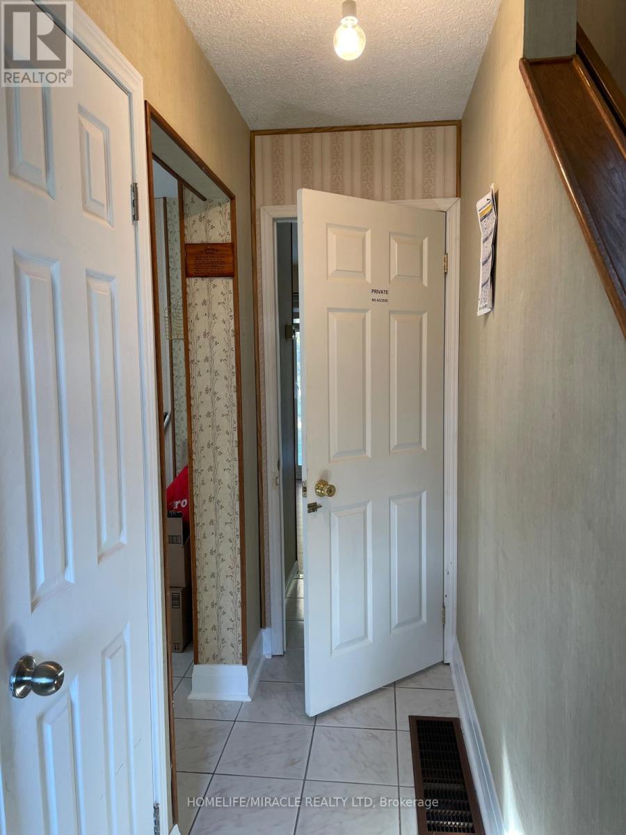 67 Shalom Crescent, Toronto (West Humber-Clairville), Ontario  M9V 4J3 - Photo 45 - W12477341