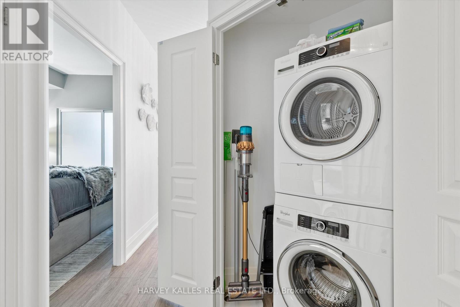 1205 - 1121 Bay Street, Toronto (Bay Street Corridor), Ontario  M5S 2B3 - Photo 21 - C12483266