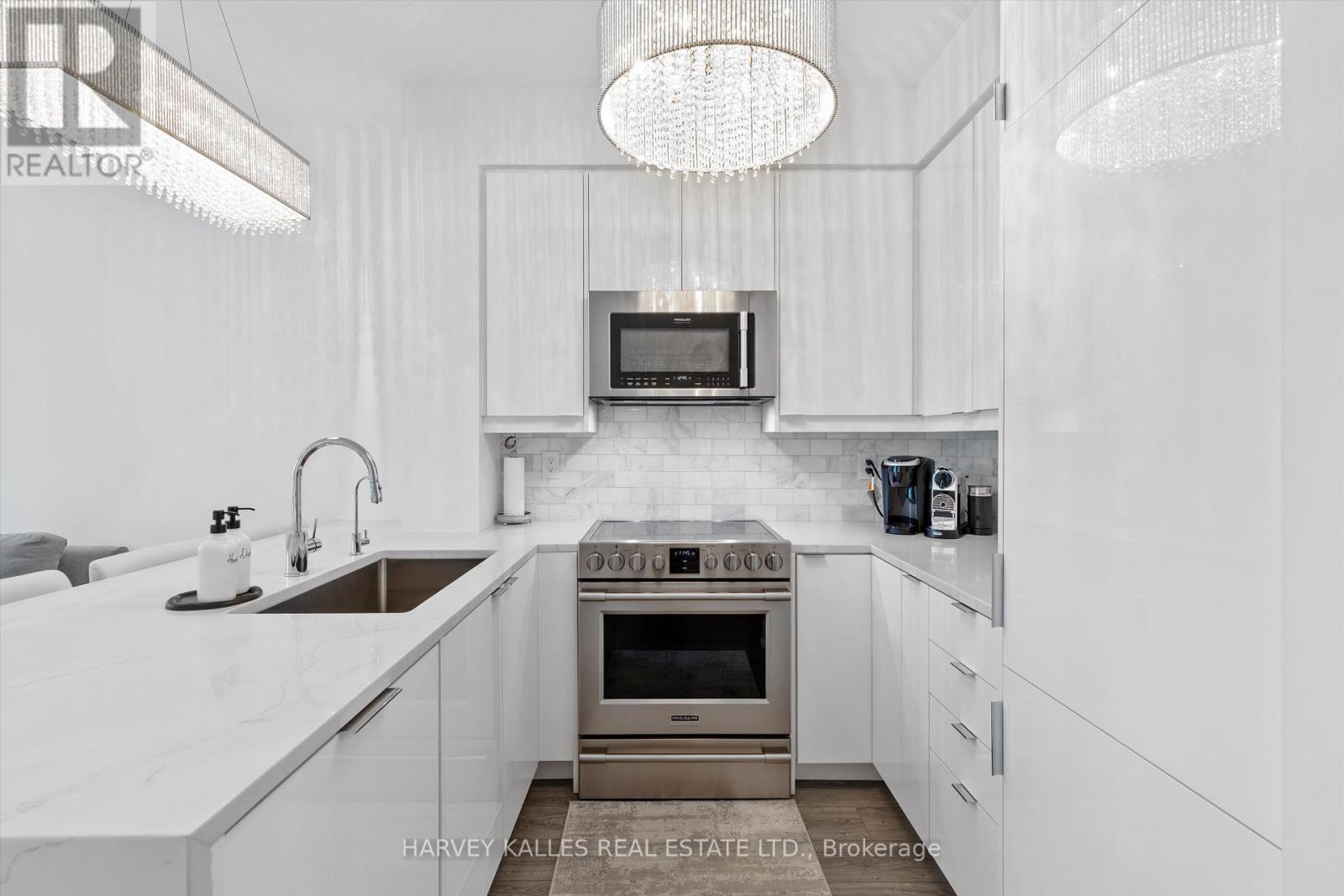 1205 - 1121 Bay Street, Toronto (Bay Street Corridor), Ontario  M5S 2B3 - Photo 6 - C12483266