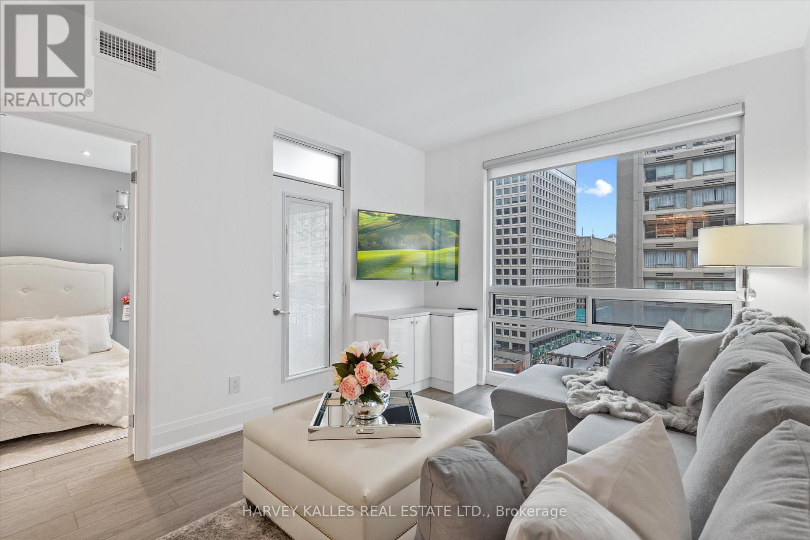1205 - 1121 Bay Street, Toronto (Bay Street Corridor), Ontario  M5S 2B3 - Photo 8 - C12483266