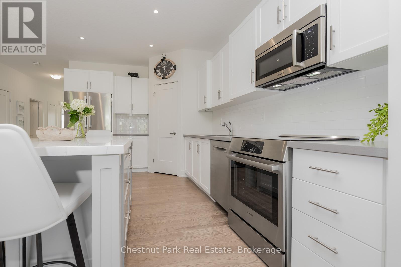 161 Hawthorn Crescent, Georgian Bluffs, Ontario  N0H 1S0 - Photo 10 - X12376717