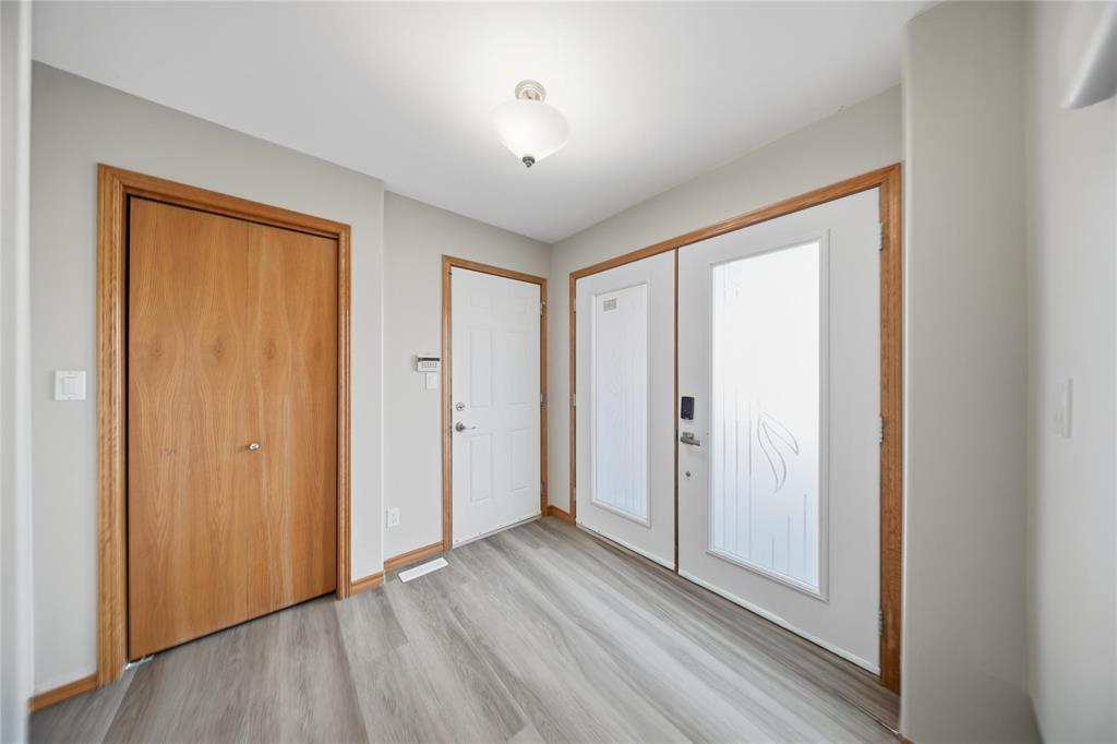 14 Jack Kolt Place, Winnipeg, Manitoba  R2P 2M3 - Photo 3 - 202527364