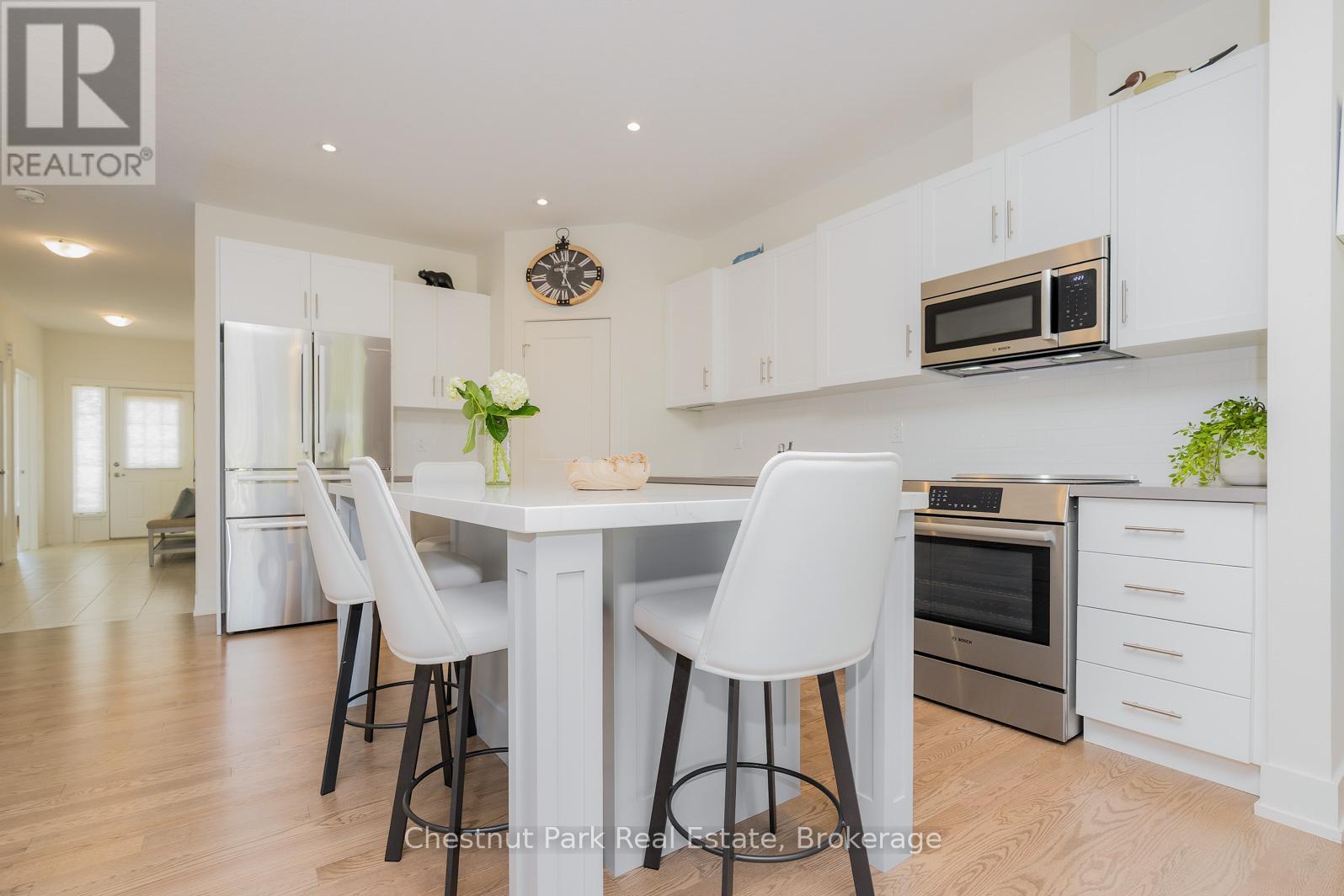 161 Hawthorn Crescent, Georgian Bluffs, Ontario  N0H 1S0 - Photo 11 - X12376717